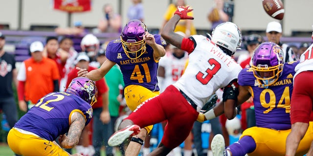 Owen Duffer, 41, of East Carolina made a 41-yard field goal attempt against North Carolina in the second half of an NCAA college football game in Greenville, North Carolina, Saturday, Sept. 3, 2022. I failed.