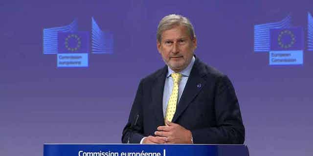 El comisario de Presupuesto de la UE, Johannes Hahn, anunció planes para que la UE retenga fondos de Hungría hasta que el país pueda demostrar que la corrupción está bajo control, en un discurso en Bruselas, Bélgica, el 1 de septiembre.  18 2022.