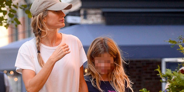 Gisele Bündchen is spotted for the first time since reports that she and Tom Brady are living in separate houses amid split rumors. The Brazilian supermodel surfaced looking downcast in New York City where she was seen on a shopping trip with her daughter, Vivian.