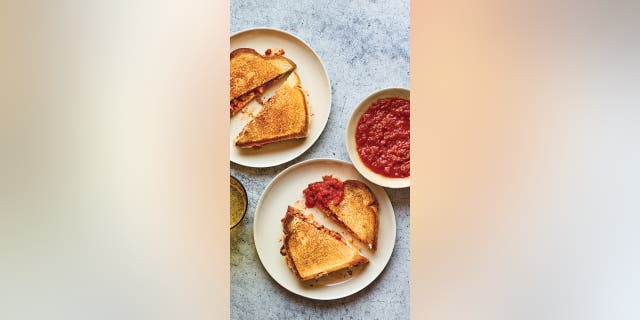 Steve Doocy's Lasagna Grilled Cheese Sandwich Recipe: "Best Sandwich Ever" 3 The recipe shared here by Steve Doocy makes six hearty sandwiches.