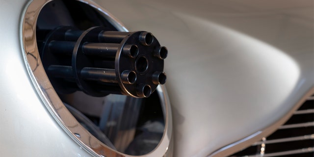 Fake Gatling guns emerge from behind the headlights.
