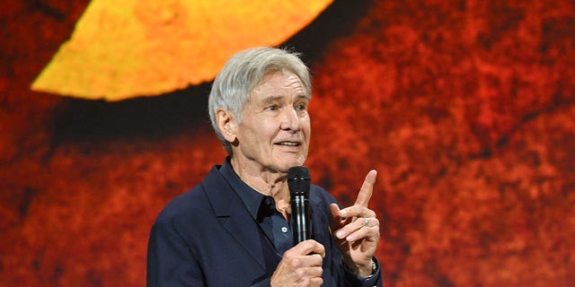 Harrison Ford se ahoga con la última película ‘Indiana Jones’ en Disney D23 Expo: ‘Estoy muy orgulloso’