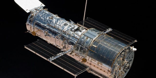 우주왕복선 아틀란티스에 탑승한 우주비행사가 2009년 5월 19일 허블 우주 망원경으로 이 이미지를 포착했습니다.