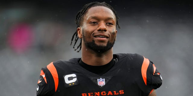 Joe Mixon of the Cincinnati Bengals walks off the field against the New York Jets at MetLife Stadium Sept.  25, 2022, in East Rutherford, NJ