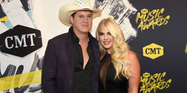 Jon Pardi and his wife Summer announced that they are expecting their first baby together.