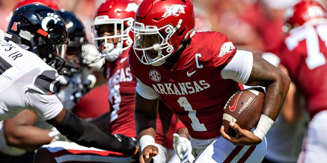KJ Jefferson #1 of the Arkansas Razorbacks heads the ball in the second quarter of a game against the Cincinnati Bearcats at Donald W. Reynolds Razorback Stadium on September 03, 2022 in Fayetteville, Arkansas.