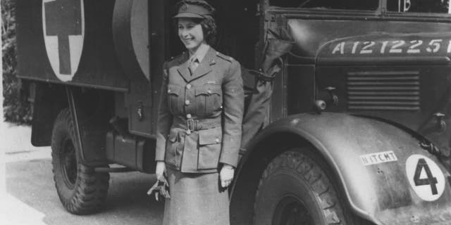 Elizabeth achieved the rank of junior commander, which is equivalent to captain, during her World War 2 service.