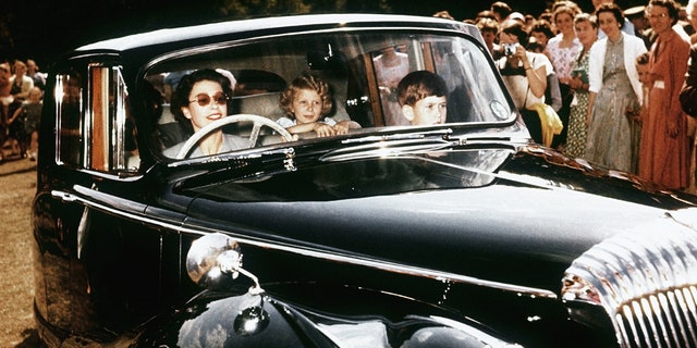 Queen Elizabeth II drove her children Prince Charles and Princess Anne to the 1957 Royal Ascot in a Daimler Conquest.