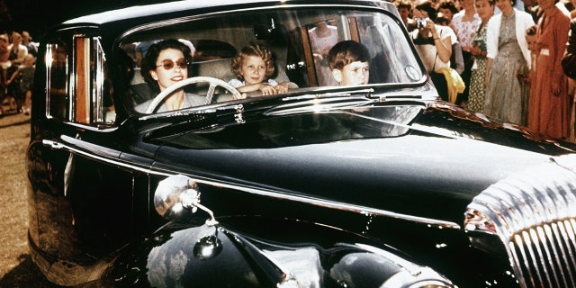 Queen Elizabeth II drove her children Prince Charles and Princess Anne to the 1957 Royal Ascot in a Daimler Conquest.