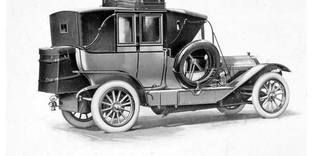 World's 'oldest' motorhome goes up for auction 7 The 1910 Pierce-Arrow Touring Landau is considered the first motorhome, according to historian Al Hesselbart.