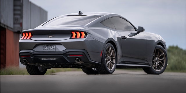 Les Mustang d'entrée de gamme auront un moteur quatre cylindres turbocompressé de 2,3 litres.