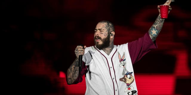 Post Malone, who recently fell into a hole on stage while preforming at St. Louis on September 17, 2022 and was presented in Rio de Janeiro on September 4, 2022.