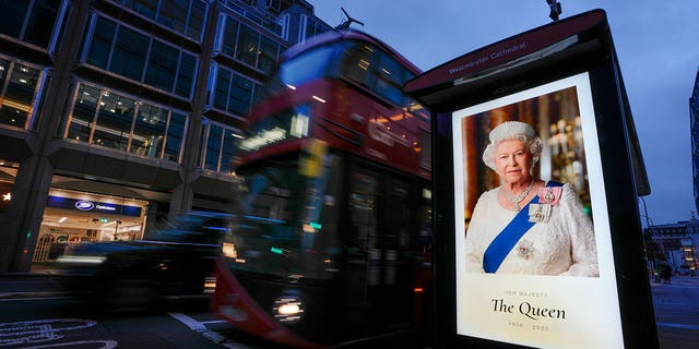 A picture of Queen Elizabeth at a bus stop in London, England, on Sept. 9, 2022