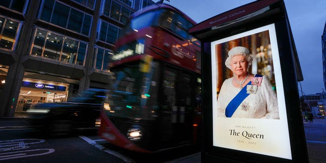 A picture of Queen Elizabeth at a bus stop in London, England, on Sept. 9, 2022