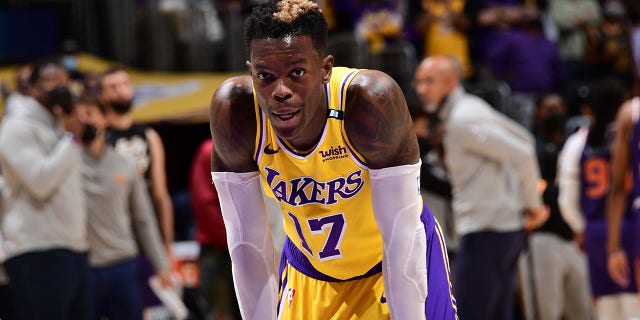 Dennis Schröder de Los Angeles Lakers durante un partido contra los Phoenix Suns en el Juego 3 de la Primera Ronda de los Playoffs de la NBA de 2021 el 27 de mayo de 2021 en el Staples Center de Los Ángeles.