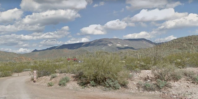 The Spur Cross Trailhead is located in Cave Creek, Arizona, a town about 32 miles north of Phoenix.