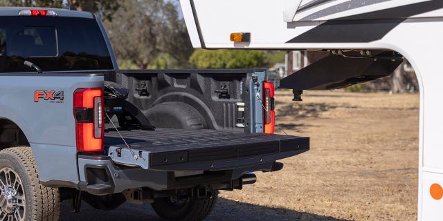 A tailgate equipped with a camera and sensors mounted on top that work when it is opened will be offered.