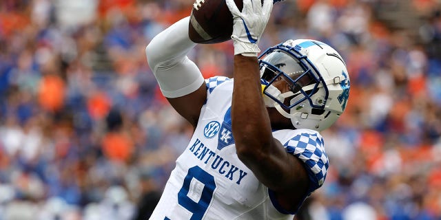 Kentucky Wildcats wide receiver Tayvion Robinson (9) against the Florida Gators prior to the game at Ben Hill Griffin Stadium.