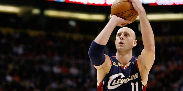 Zydrunas Ilgauskas #11 of the Cleveland Cavaliers shoots a free throw shot during the NBA game against of the Phoenix Suns at US Airways Center on December 21, 2009 in Phoenix, Arizona. The Cavaliers defeated the Suns 109-91. 
