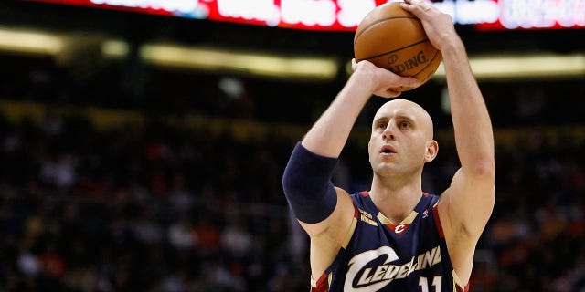 Zydrunas Ilgauskas #11 of the Cleveland Cavaliers shoots a free throw shot during the NBA game against of the Phoenix Suns at US Airways Center on December 21, 2009 in Phoenix, Arizona. The Cavaliers defeated the Suns 109-91.