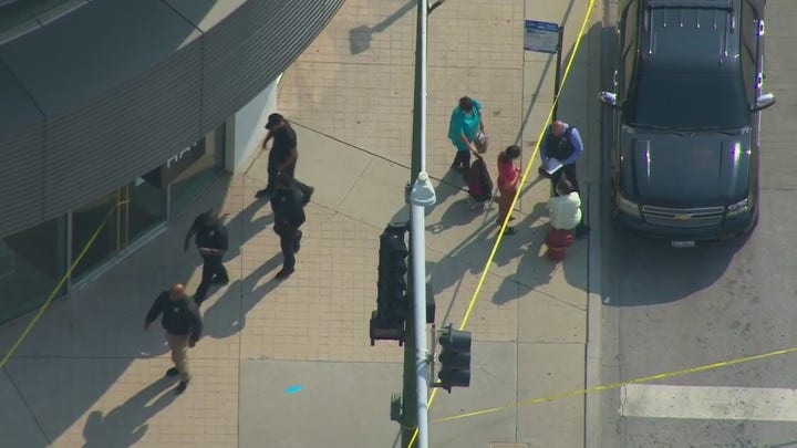 Chicago daylight robbery outside an Apple store thwarted by suburban mayor’s armed security detail Chicago daylight robbery outside an Apple store thwarted by suburban mayor’s armed security detail