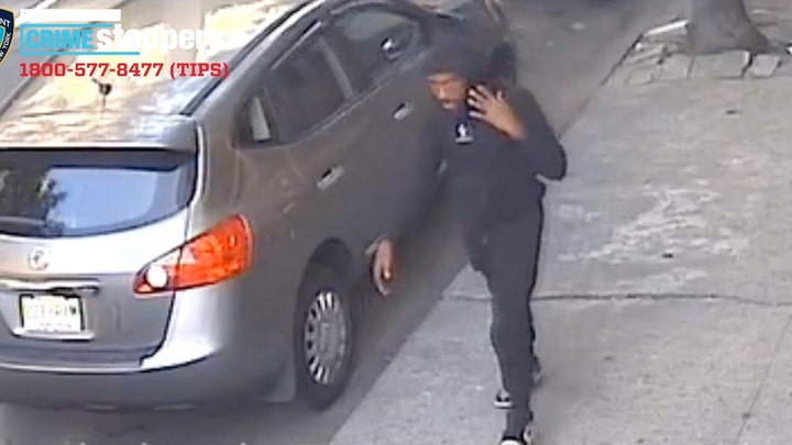 NYPD searches for suspect who attacked, robbed elderly man in East Harlem: video