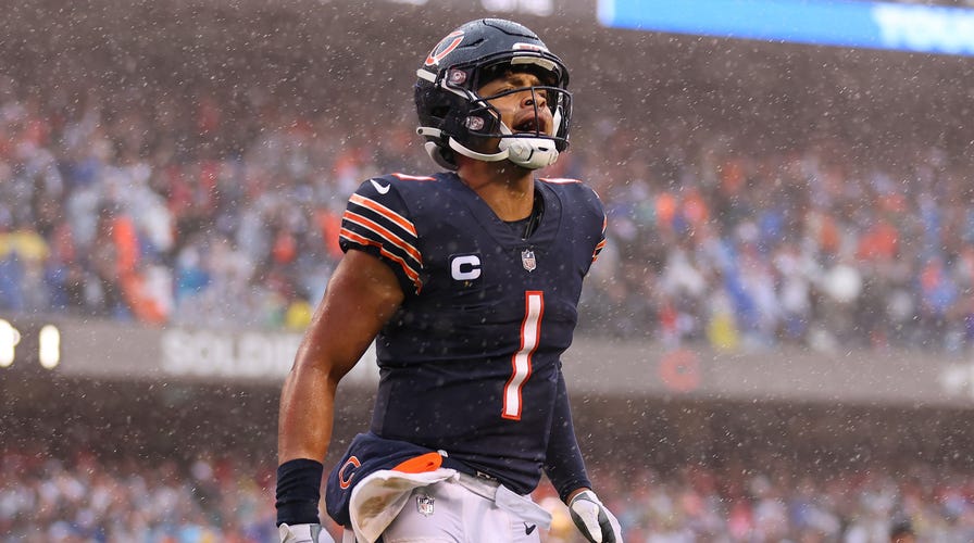 Justin Fields leads Bears to massive upset over 49ers