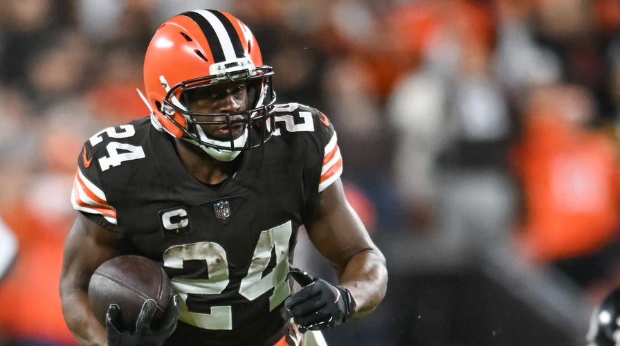 Nick Chubb runs through Steelers' defense as Browns wipe out