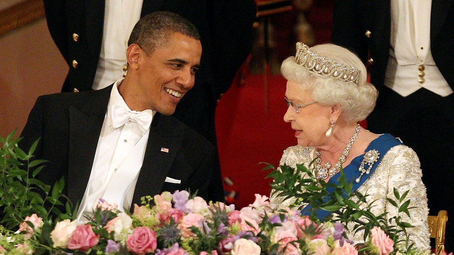 Barack Obama sitting with Queen Elizabeth II