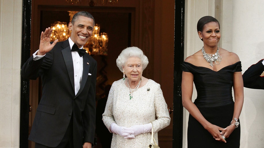 Queen Elizabeth II, Barack Obama and Michelle Obama in formal attire