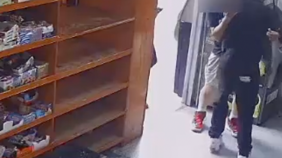 Bodega worker appeared to stop the suspect