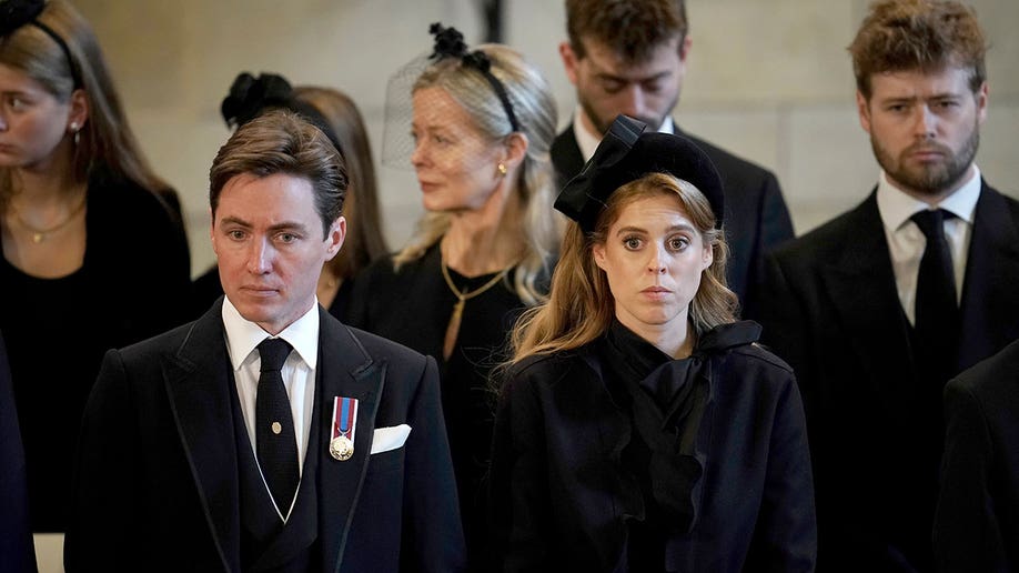 Princess Beatrice and her husband, Edward Mapelli, wear all black in Westminster Hall