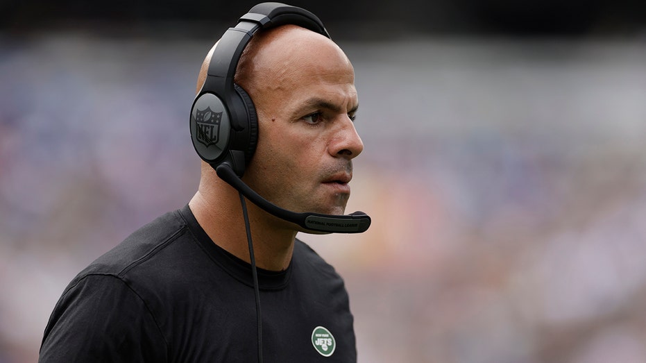 Jets’ Robert Saleh not hitting the ‘panic button’ amid Aaron Rodgers saga