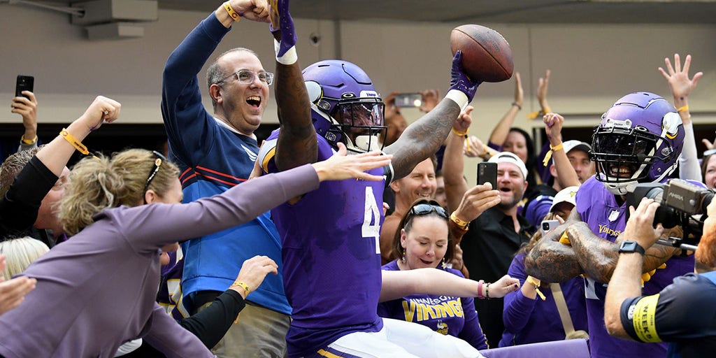 Vikings' Dalvin Cook pokes fun at fine for throwing ball in stands