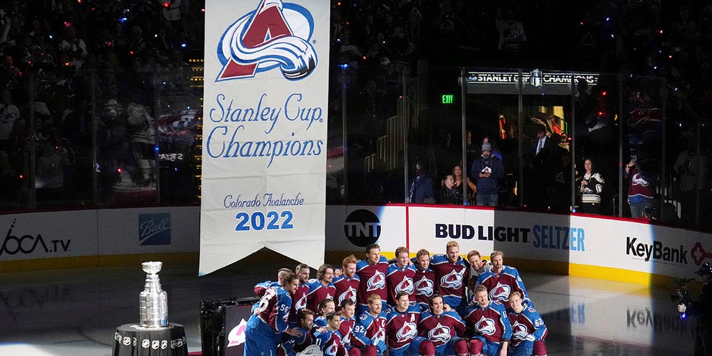 Colorado Avalanche raise Stanley Cup banner before opener - ESPN