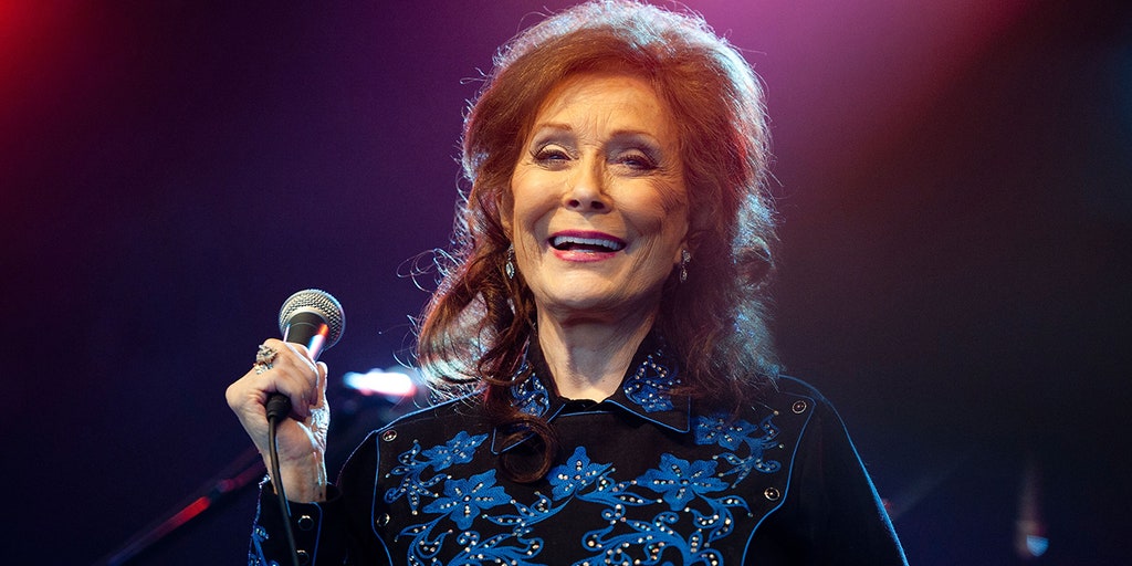 Loretta Lynn remembered in touching tribute by Dolly Parton, Taylor Swift, and Keith Urban - Vimarsana News