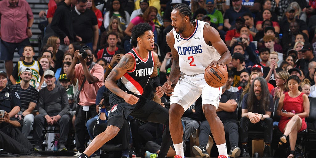 Clippers' Kawhi Leonard makes return after missing entire 2021