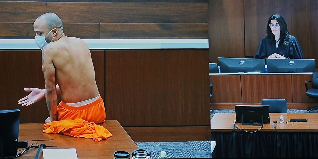 Accused Waukesha killer Darrell Brooks takes off shirt, closes eyes while victims' names read aloud - Vimarsana News