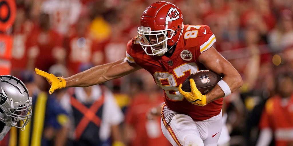 Travis Kelce has his first-ever four-touchdown game for Kansas City