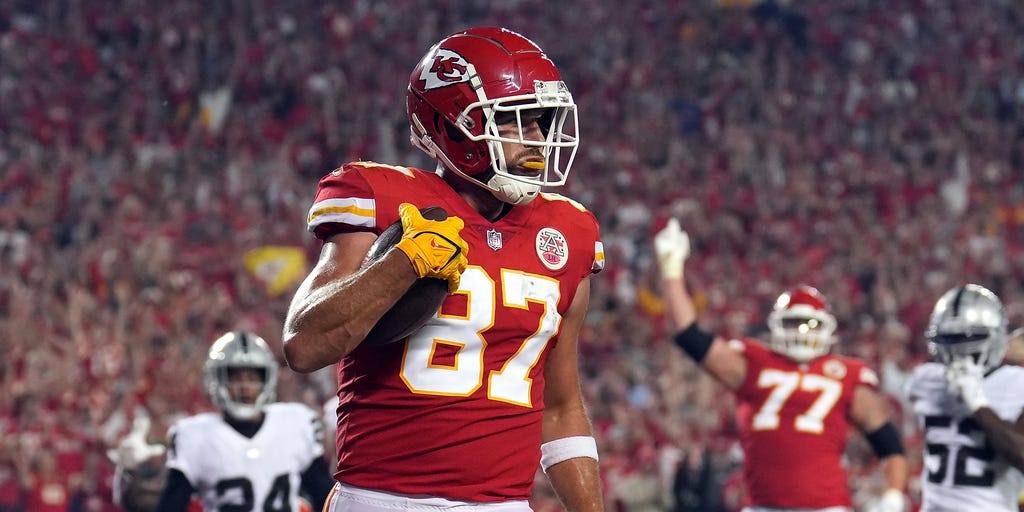 Travis Kelce's four touchdowns help Chiefs secure comeback win