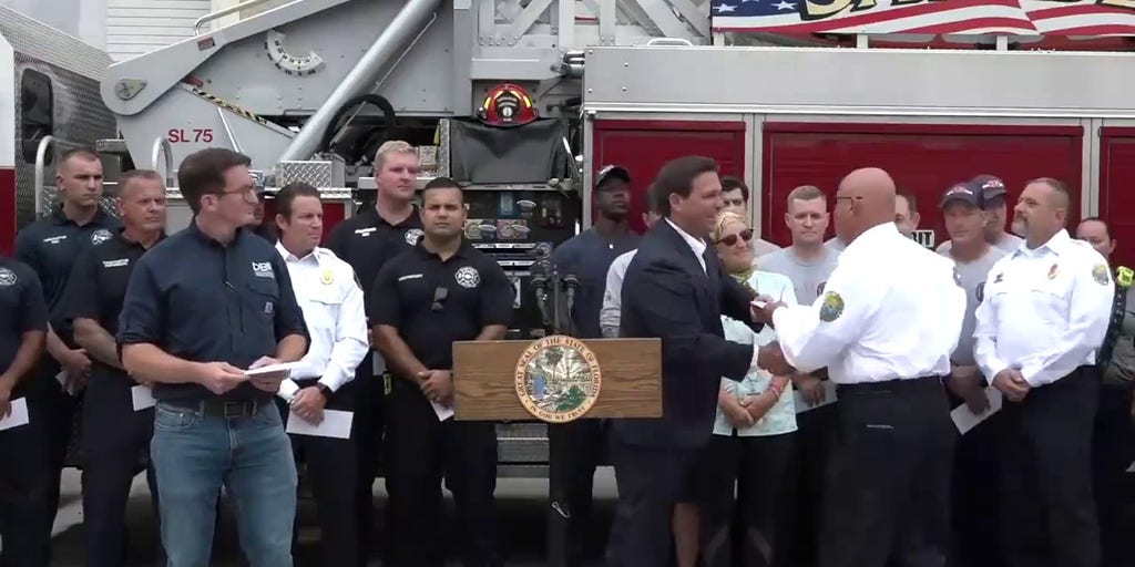 Florida Gov. Ron DeSantis hand delivers $1,000 bonus to first responders working Hurricane Ian response - Vimarsana News