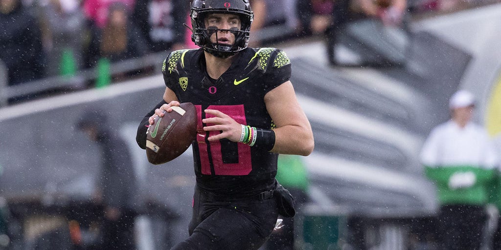 Bo Nix, No. 10 Oregon Ducks have their way with No. 9 UCLA