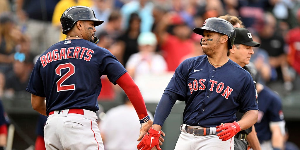 Pedro Martinez warns Red Sox of Bogaerts, Devers free agency