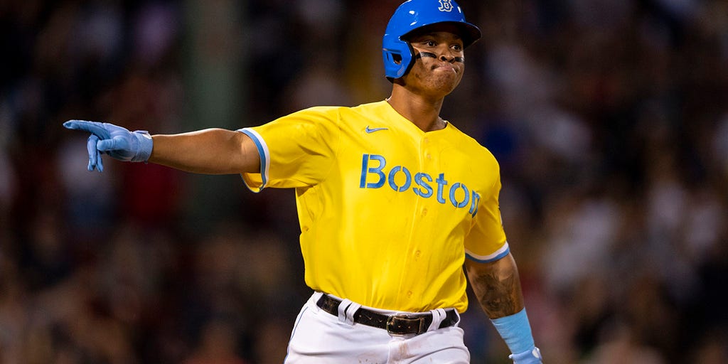 Gap still reportedly remains between Rafael Devers, Red Sox in