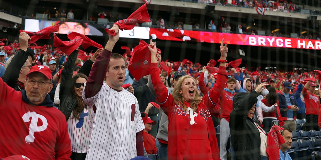 Series-hungry fans gobble up Nationals championship gear - WTOP News