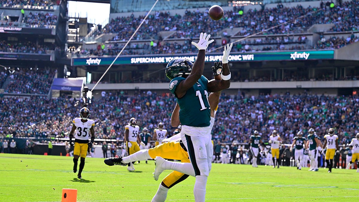 AJ Brown gets a TD