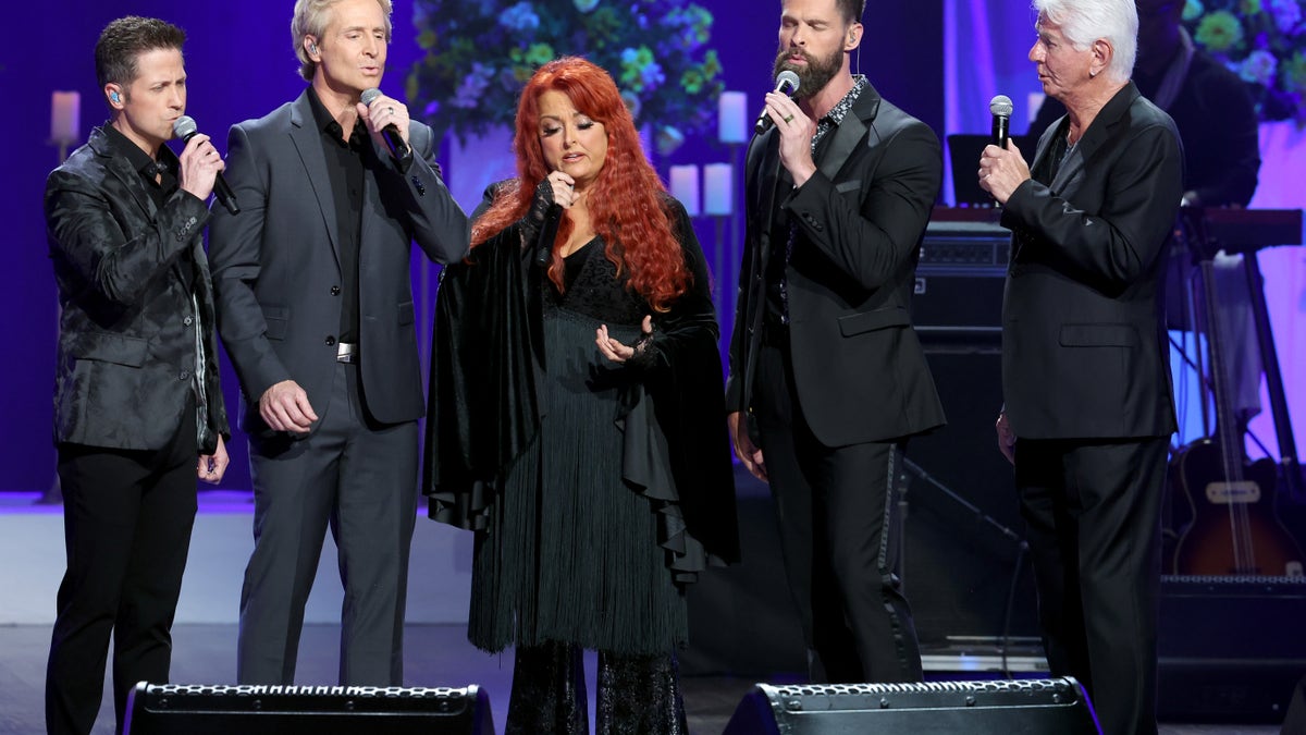 Gaither Vocal Band Wynonna Judd and Larry Strickland
