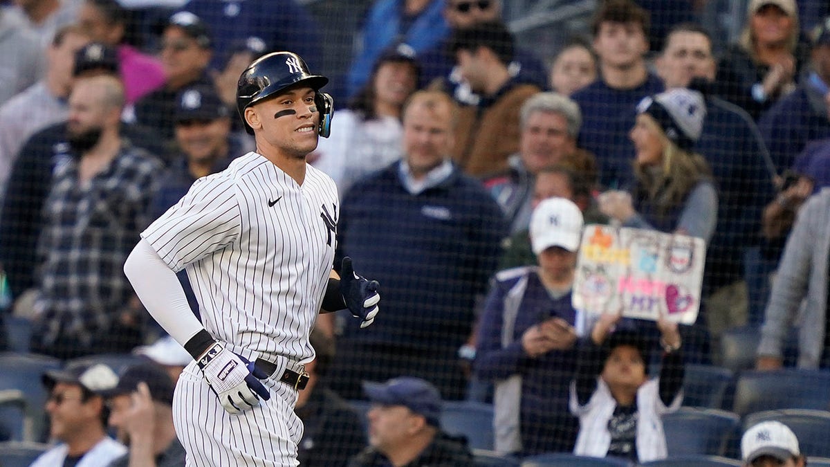 Slumping Aaron Judge hears boos from Yankees fans: 'I gotta play