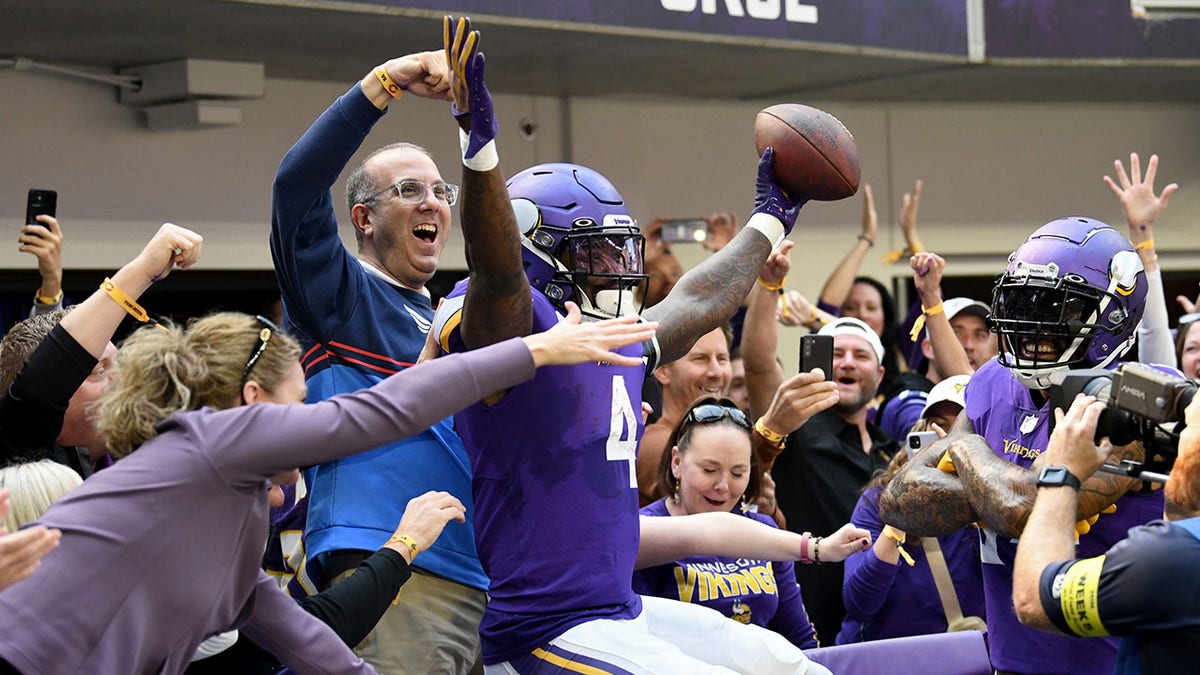 Dalvin Cook celebrates touchdown with fans