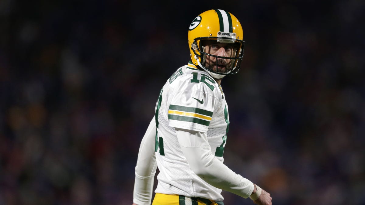 Aaron Rodgers looks behind him after a tough play